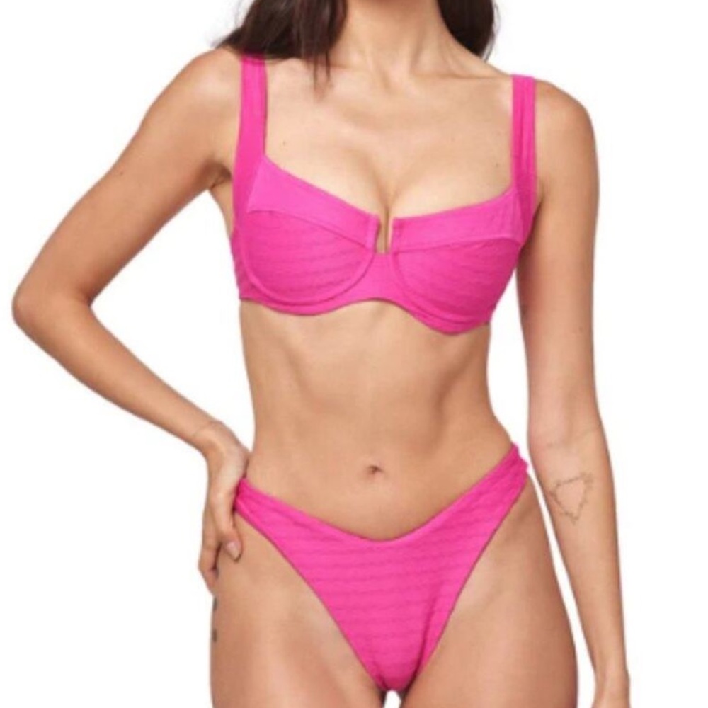 L*SPACE Camellia Top in Vibrant Pink Size Large